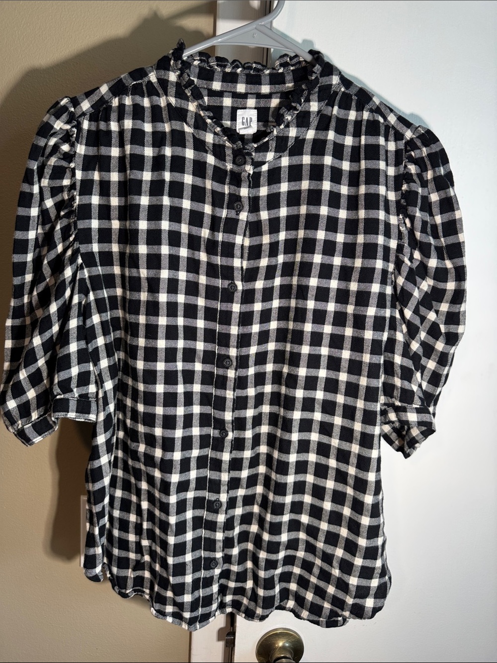Gap Women's Medium Black & White Gingham Puff Sleeve Ruffle Neck Button-Up Shirt